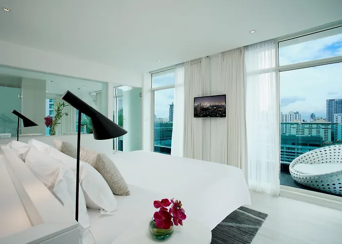 Centara Watergate Pavilion Hotel