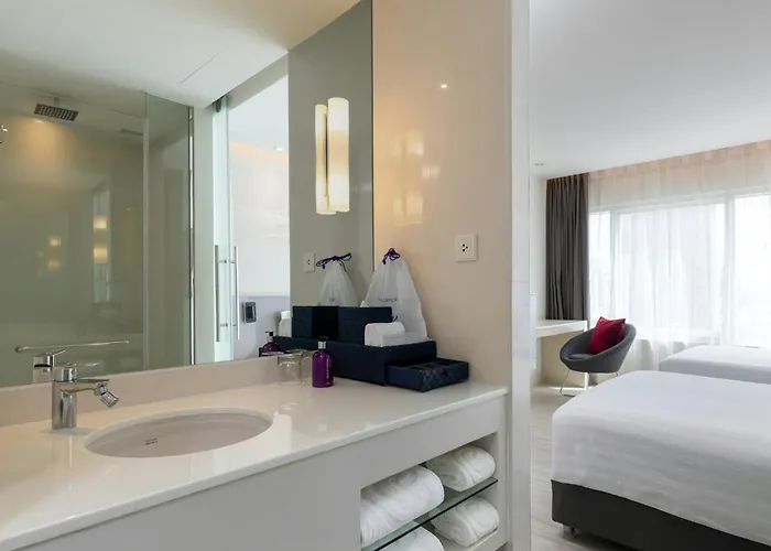 Centara Watergate Pavilion 4* Bangkok