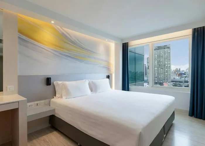 Centara Watergate Pavilion Hotel