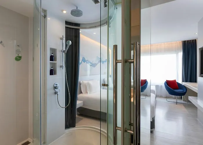 Centara Watergate Pavilion Hotel Bangkok